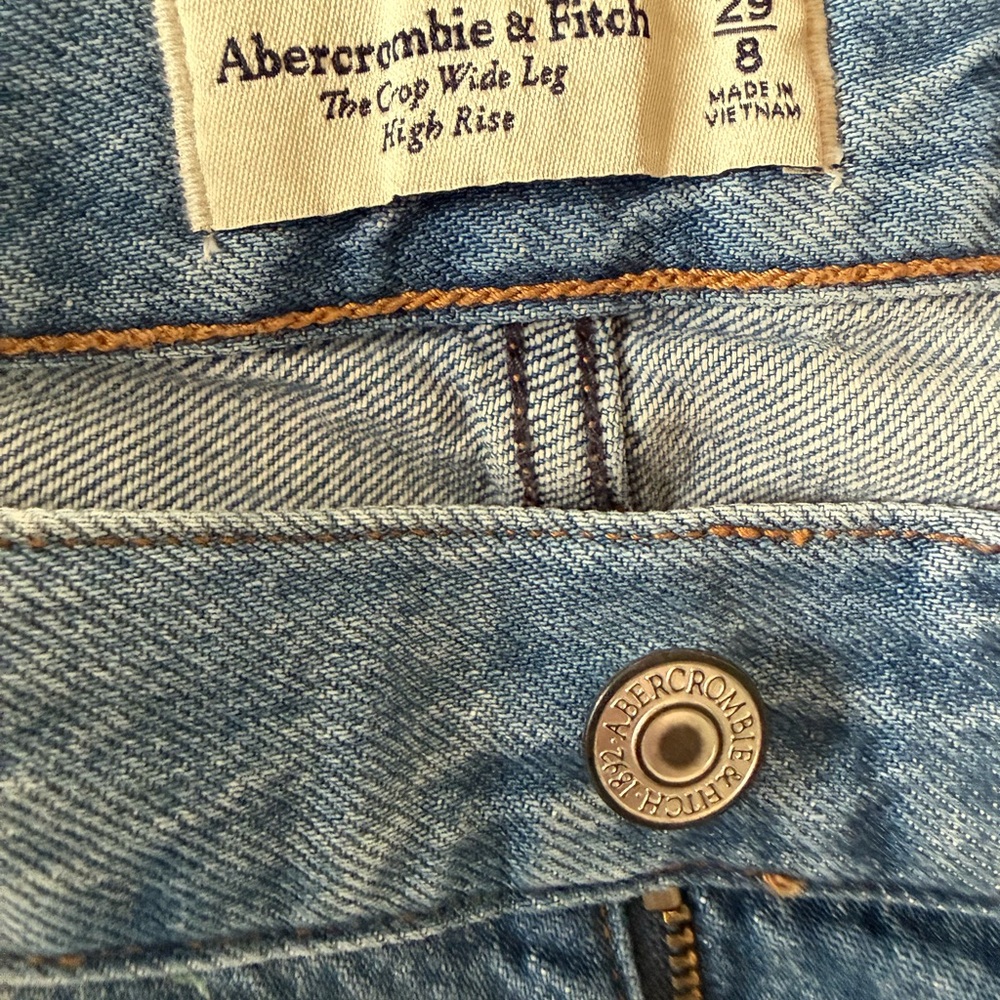 Abercrombie & Fitch High Rise Cropped Wide Leg Jean - Picture 6 of 6